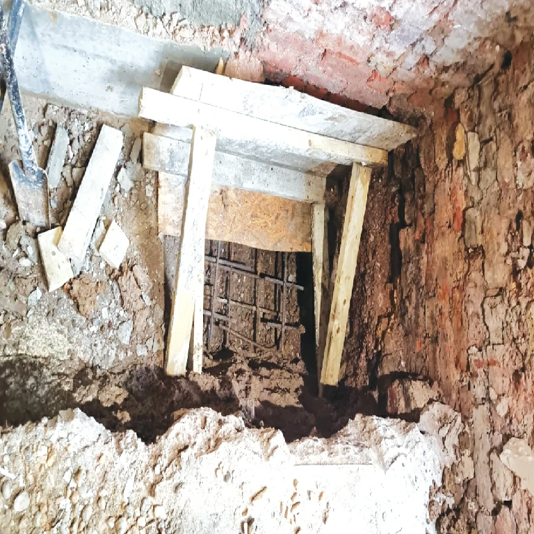 House underpinning foundation repair companies , stabilizing house foundation
